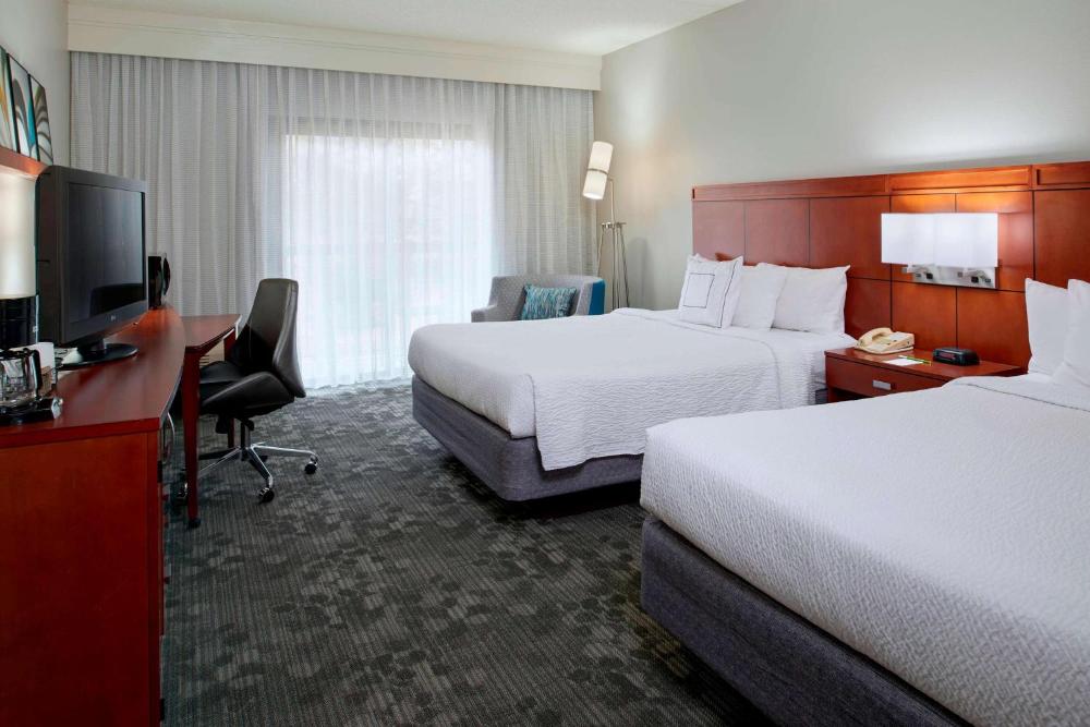 Guestroom Two Queens interior